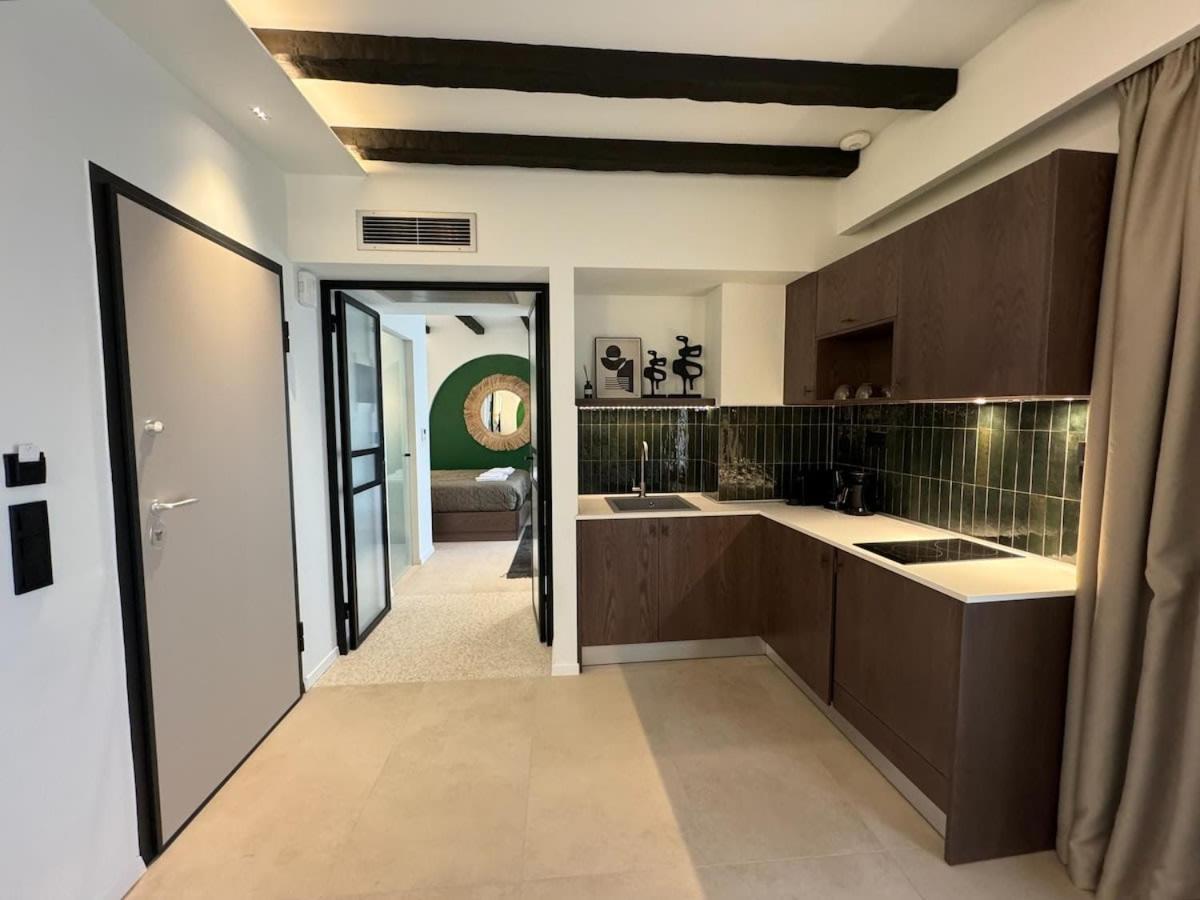 Urban Gem In The Heart Of Naoussa A Stylish Escape Apartment Naousa  ภายนอก รูปภาพ