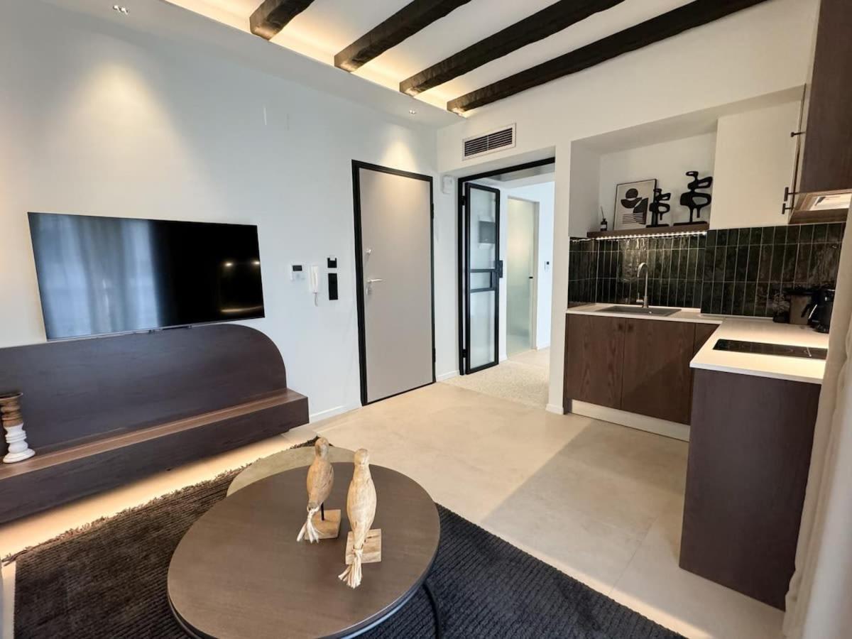 Urban Gem In The Heart Of Naoussa A Stylish Escape Apartment Naousa  ภายนอก รูปภาพ
