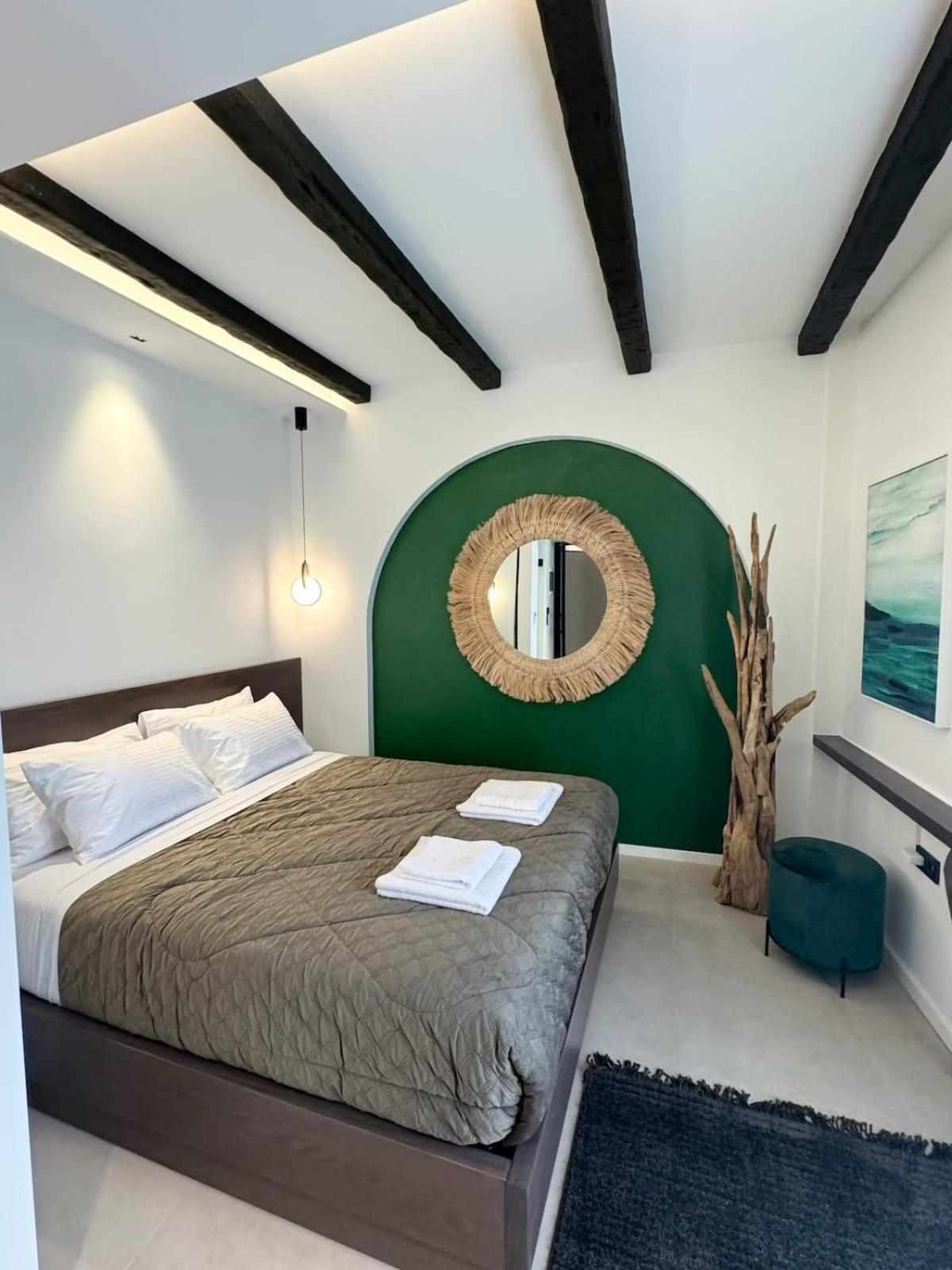 Urban Gem In The Heart Of Naoussa A Stylish Escape Apartment Naousa  ภายนอก รูปภาพ