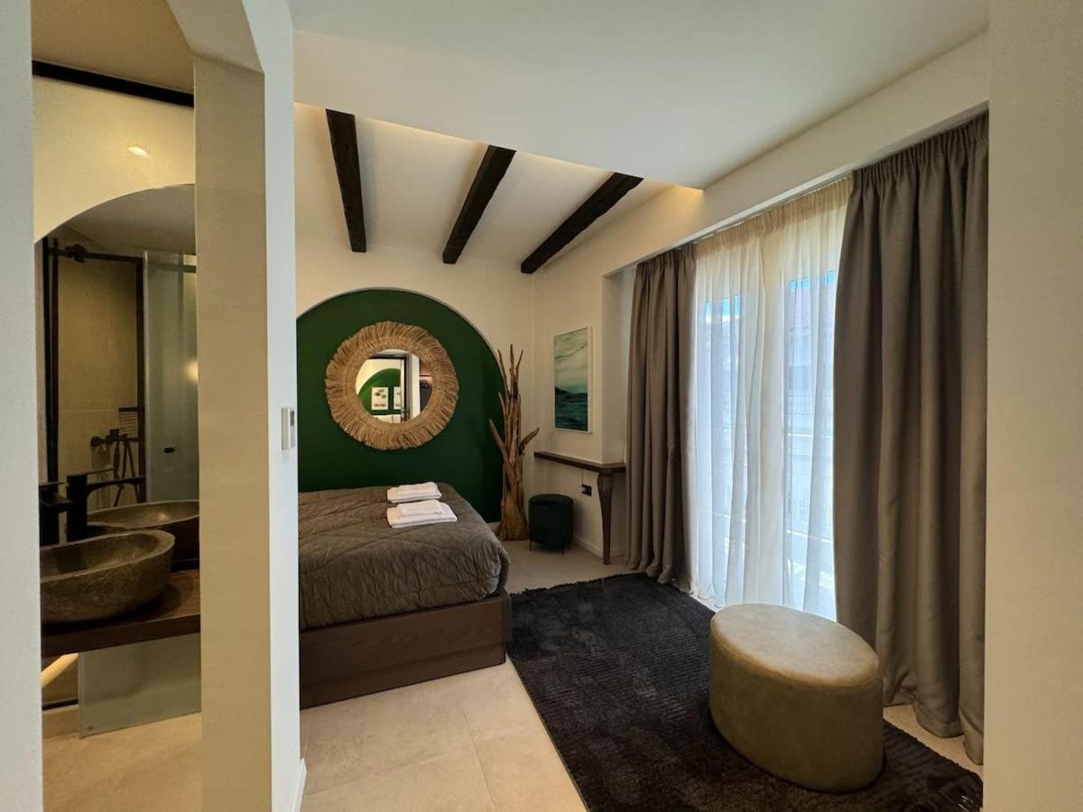 Urban Gem In The Heart Of Naoussa A Stylish Escape Apartment Naousa  ภายนอก รูปภาพ