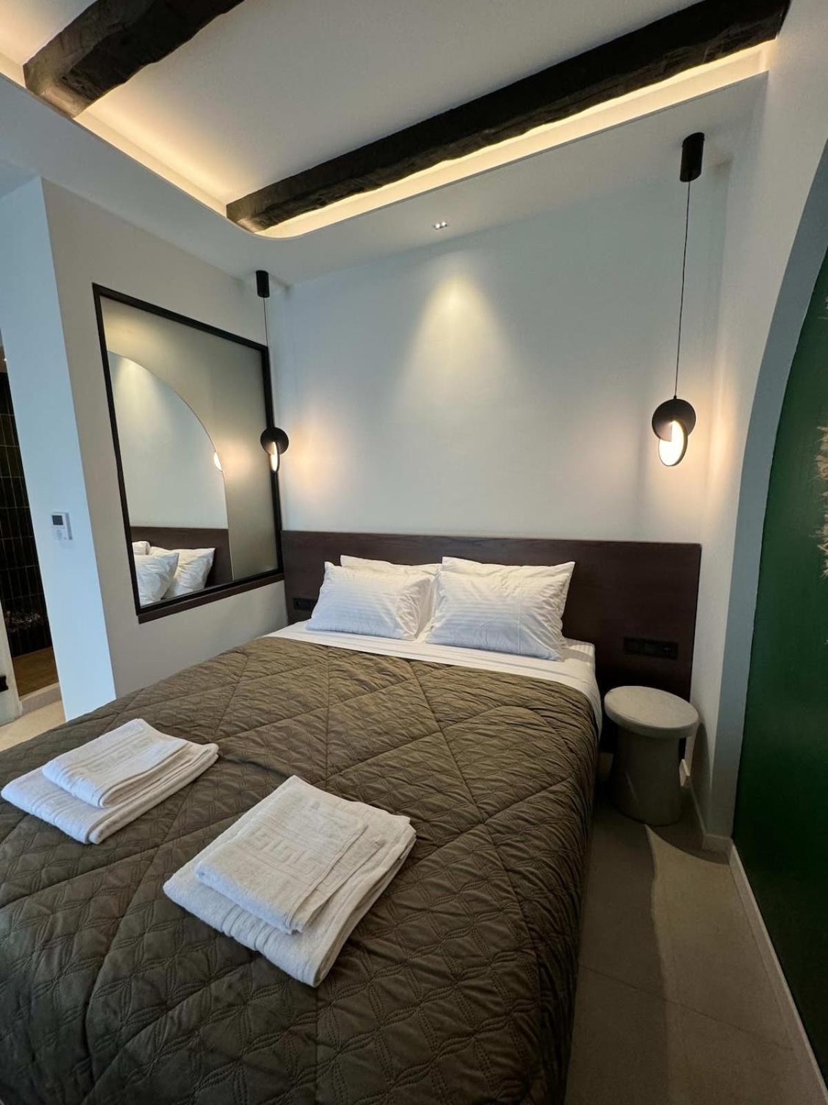 Urban Gem In The Heart Of Naoussa A Stylish Escape Apartment Naousa  ภายนอก รูปภาพ