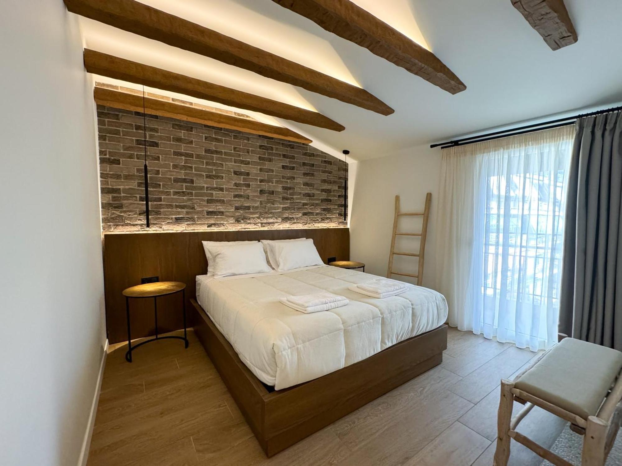 Urban Gem In The Heart Of Naoussa A Stylish Escape Apartment Naousa  ภายนอก รูปภาพ