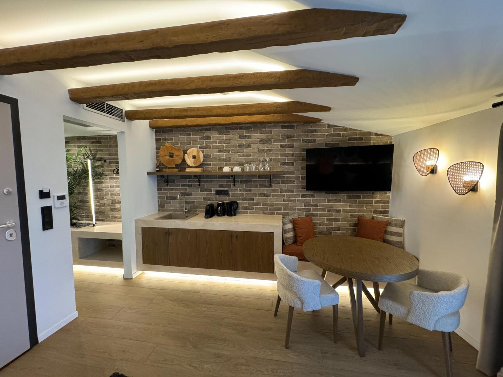 Urban Gem In The Heart Of Naoussa A Stylish Escape Apartment Naousa  ภายนอก รูปภาพ