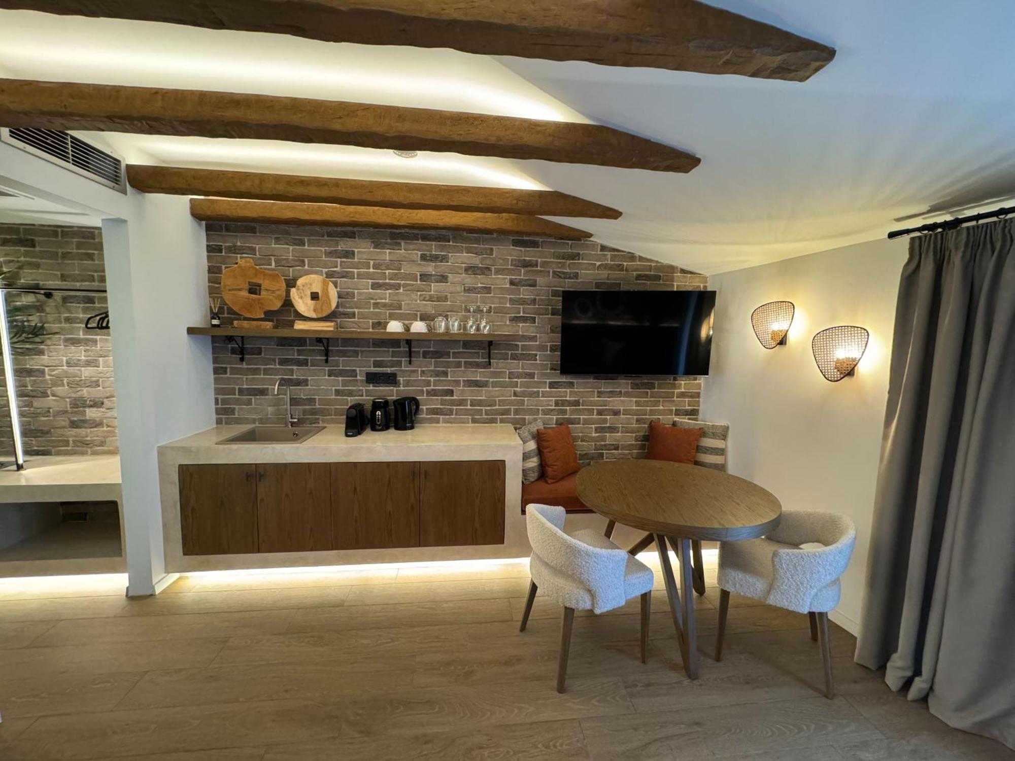 Urban Gem In The Heart Of Naoussa A Stylish Escape Apartment Naousa  ภายนอก รูปภาพ